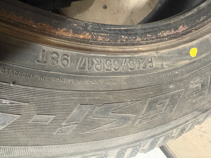 4 pneus d hiver 215/65r17 toyo en tres bon état