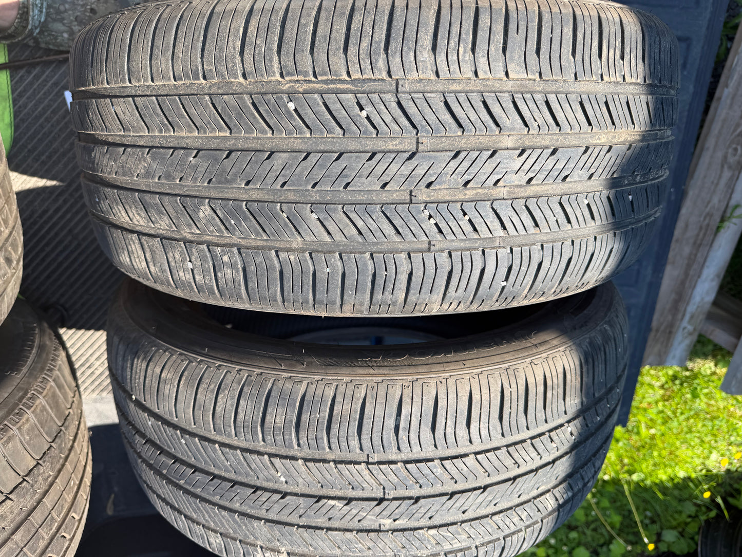 2 pneus d ete 225/50r17 hankook en bon état