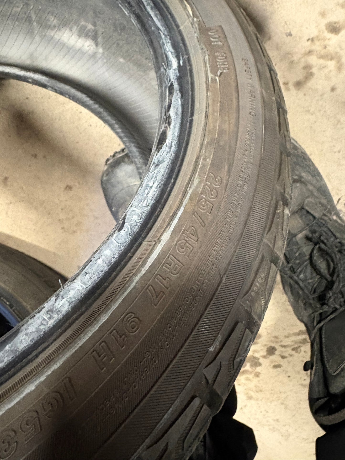 4 pneus d hiver 225/45r17 Yokohama a l état neuf