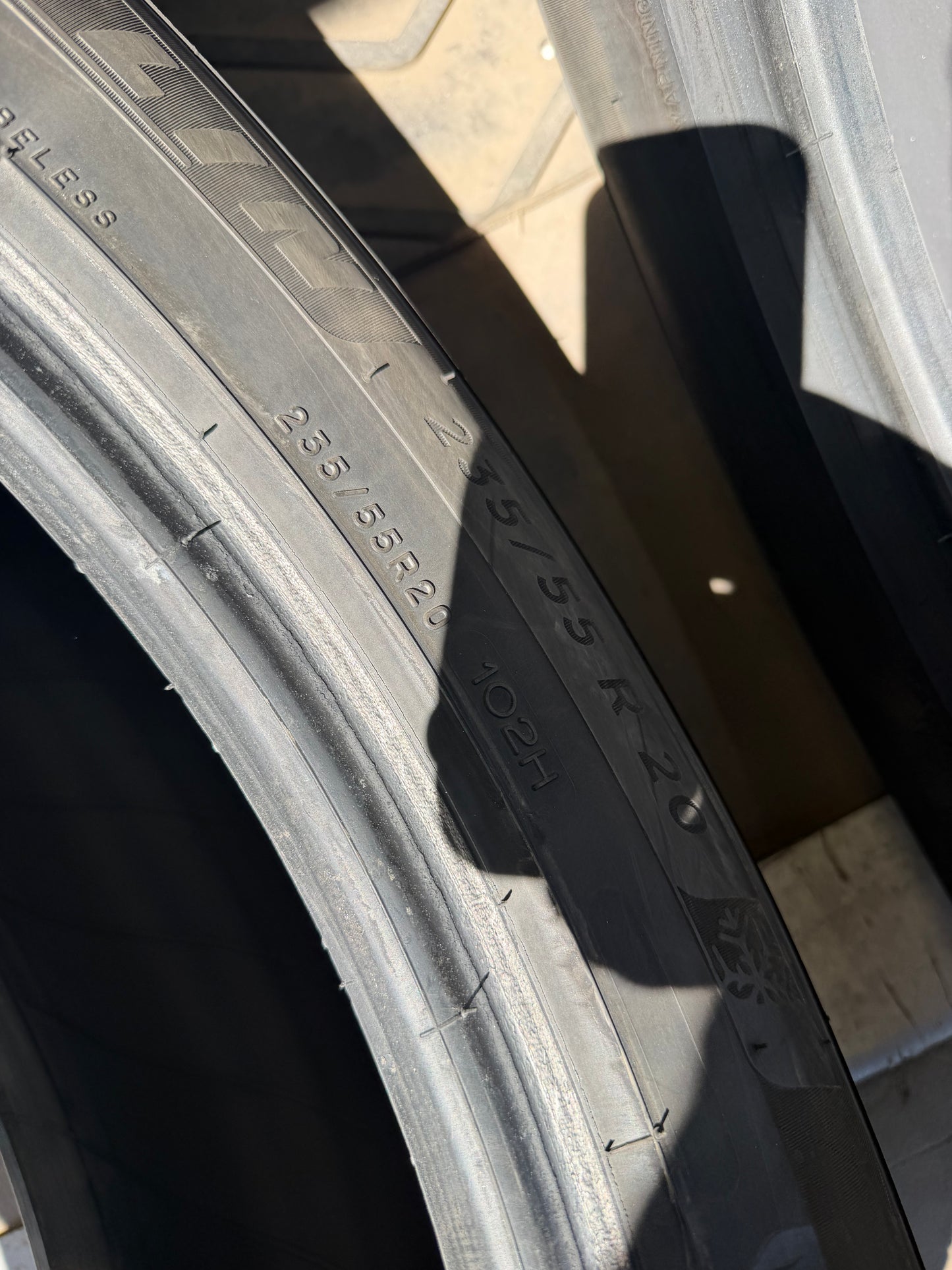 2 pneus d hiver 235/55r20 Michelin en bon etat