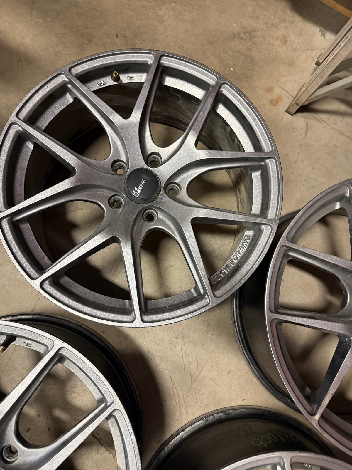 4 mags fast 18 pouces 5x114.3 en très bonne condition