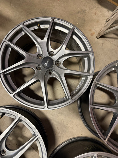 4 mags fast 18 pouces 5x114.3 en très bonne condition