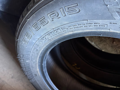 2 pneus d hiver 195/65r15 nokian a clou