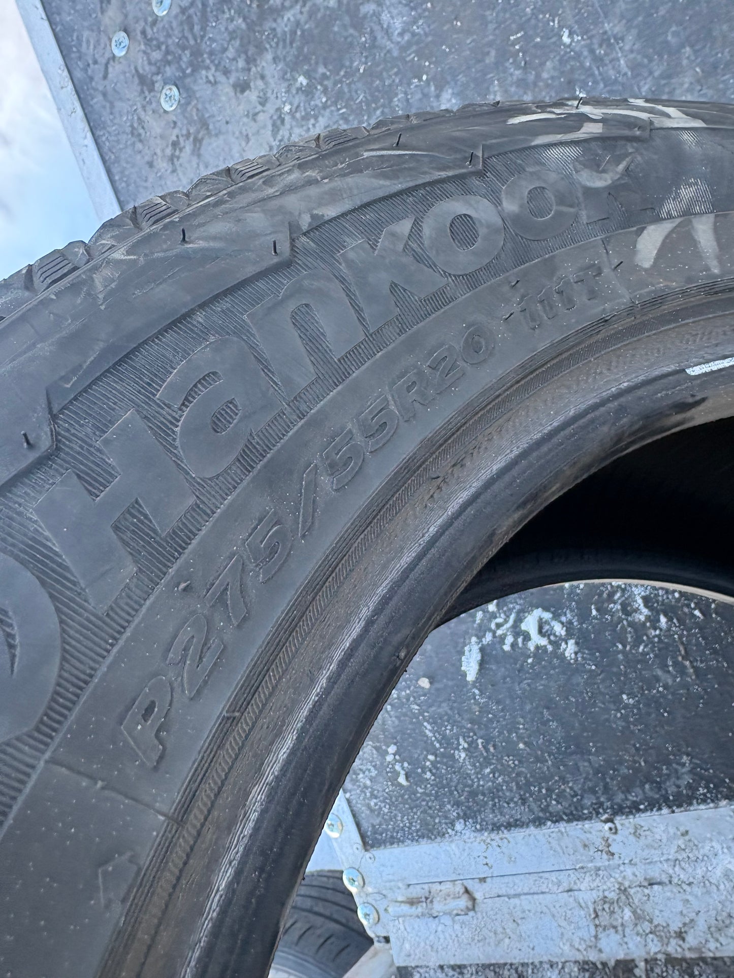 2 pneus d hiver 275/55r20 hankook en bon état