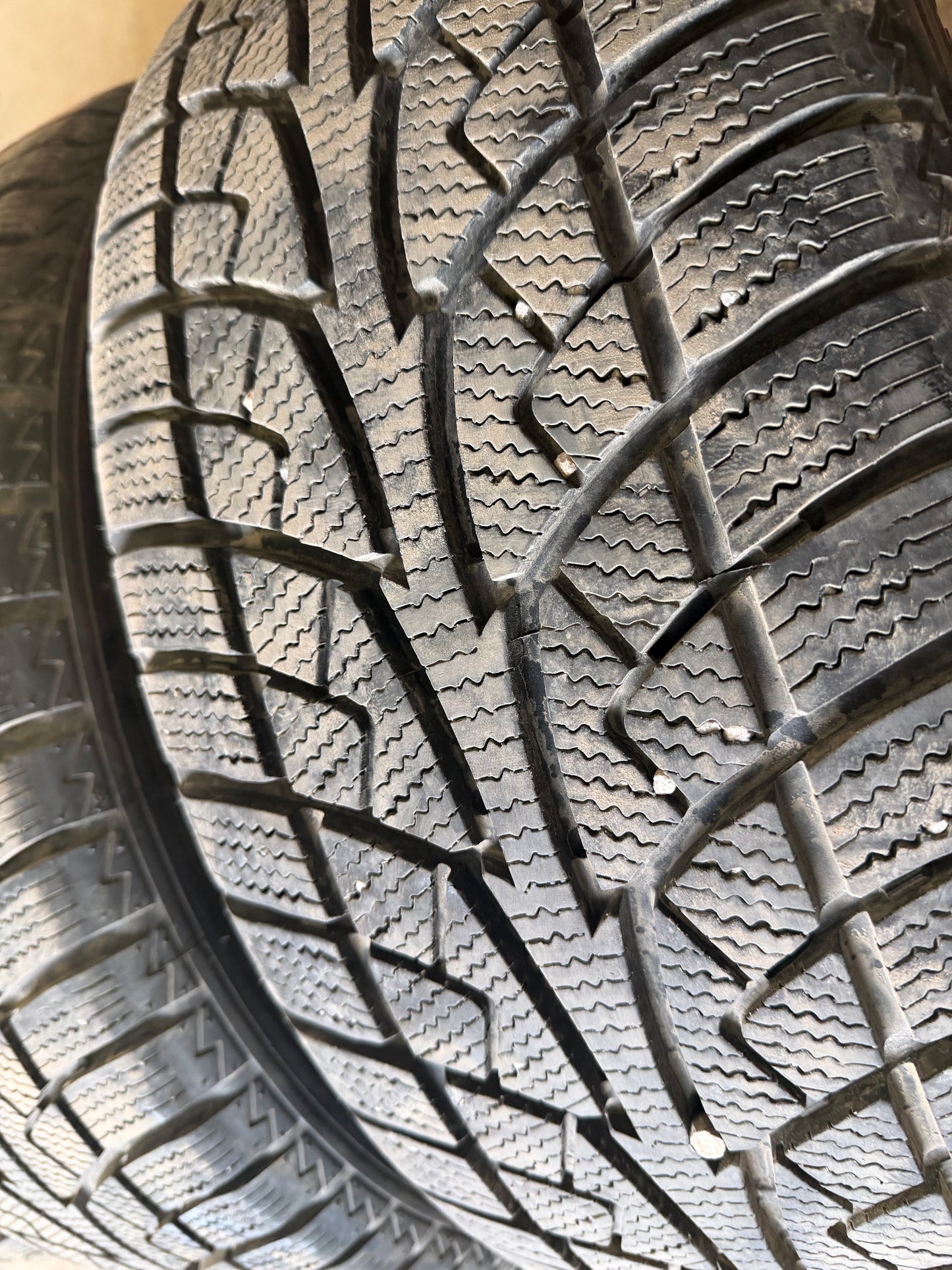 4 pneus d hiver 225/50r17 sailum a l état neuf