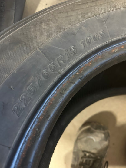 4 pneus d ete 225/65r16 Yokohama