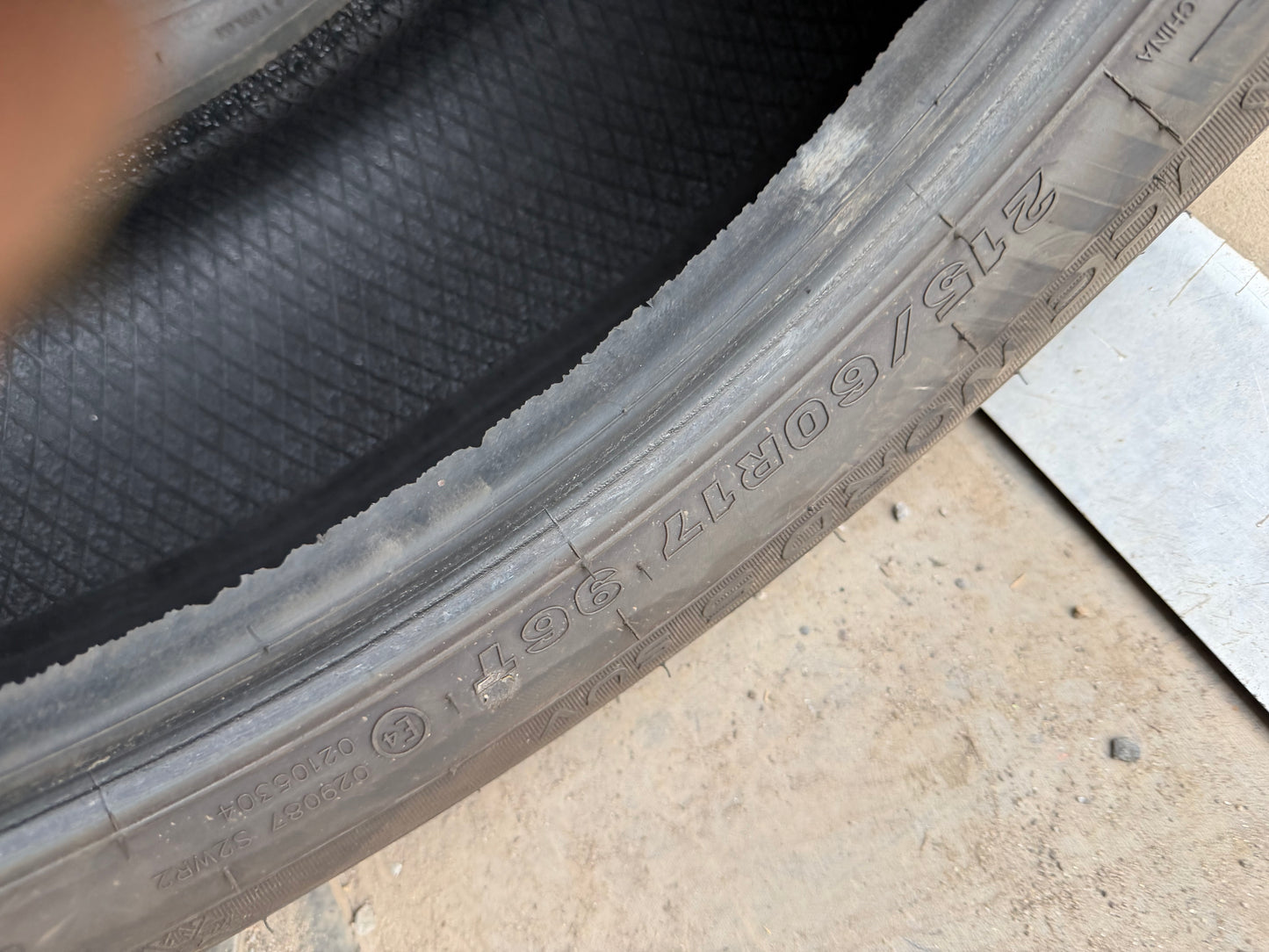 4 pneus d hiver 215/60r17 maxxis en tres bon état