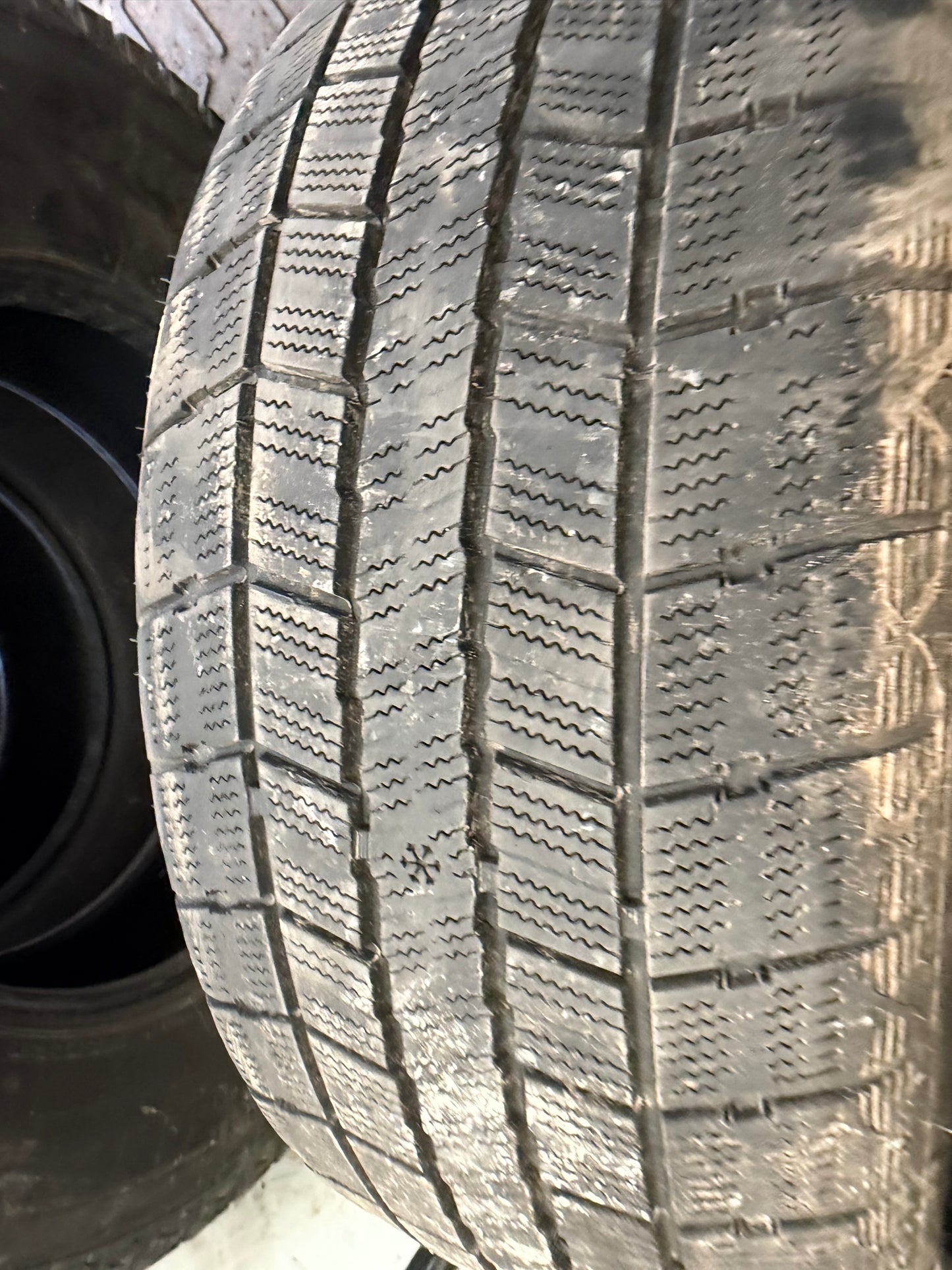 2 pneus d hiver 215/50r17 cantara