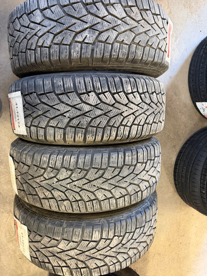 4 pneus d hiver 205/60r16 general en tres bon état