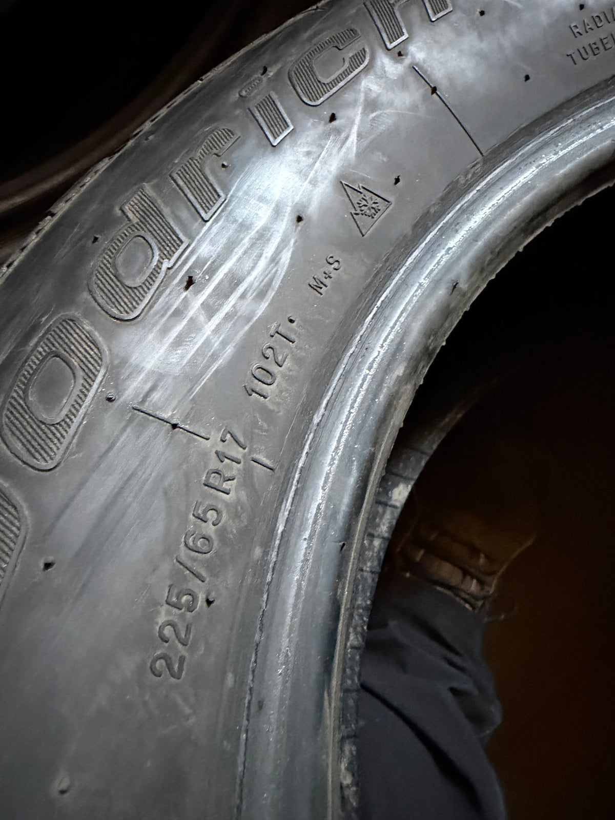 1 pneu d hiver 225/65r17 bf goodrich