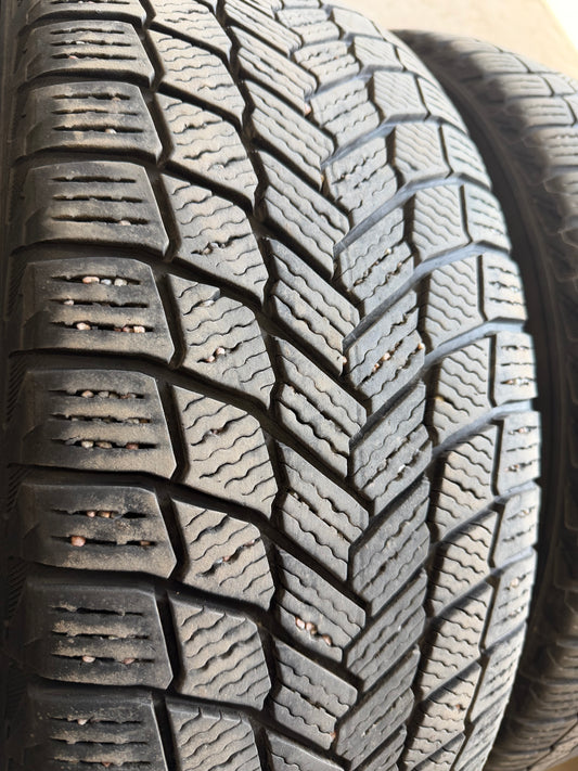 4 pneus d hiver 255/60r18 michelin en bon état