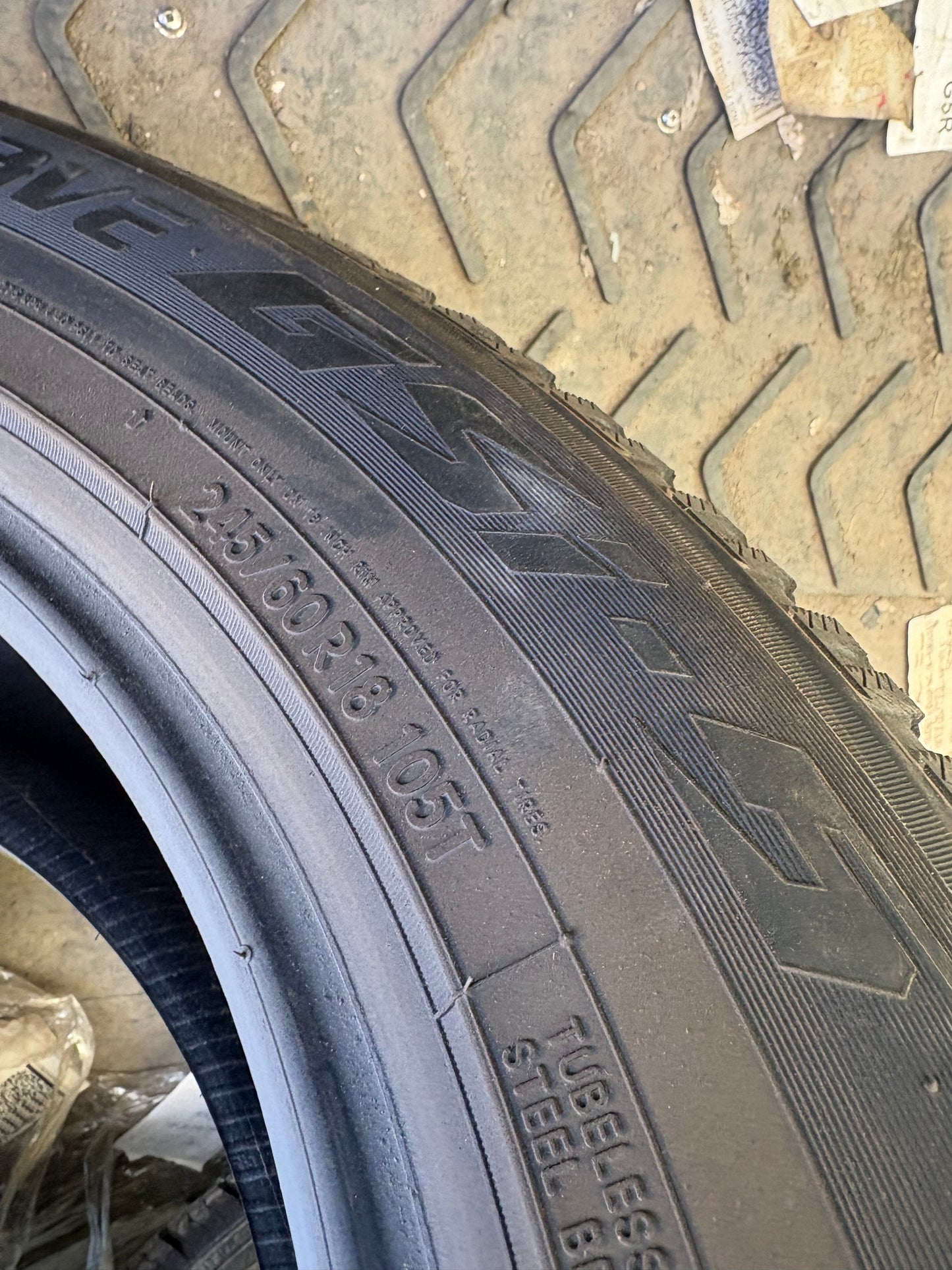 4 pneus d hiver 245/60r18 toyo en bon état