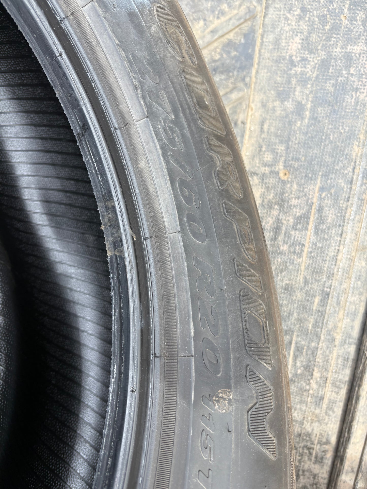 4 pneus d ete 275/60r20 pirelli en très bon état