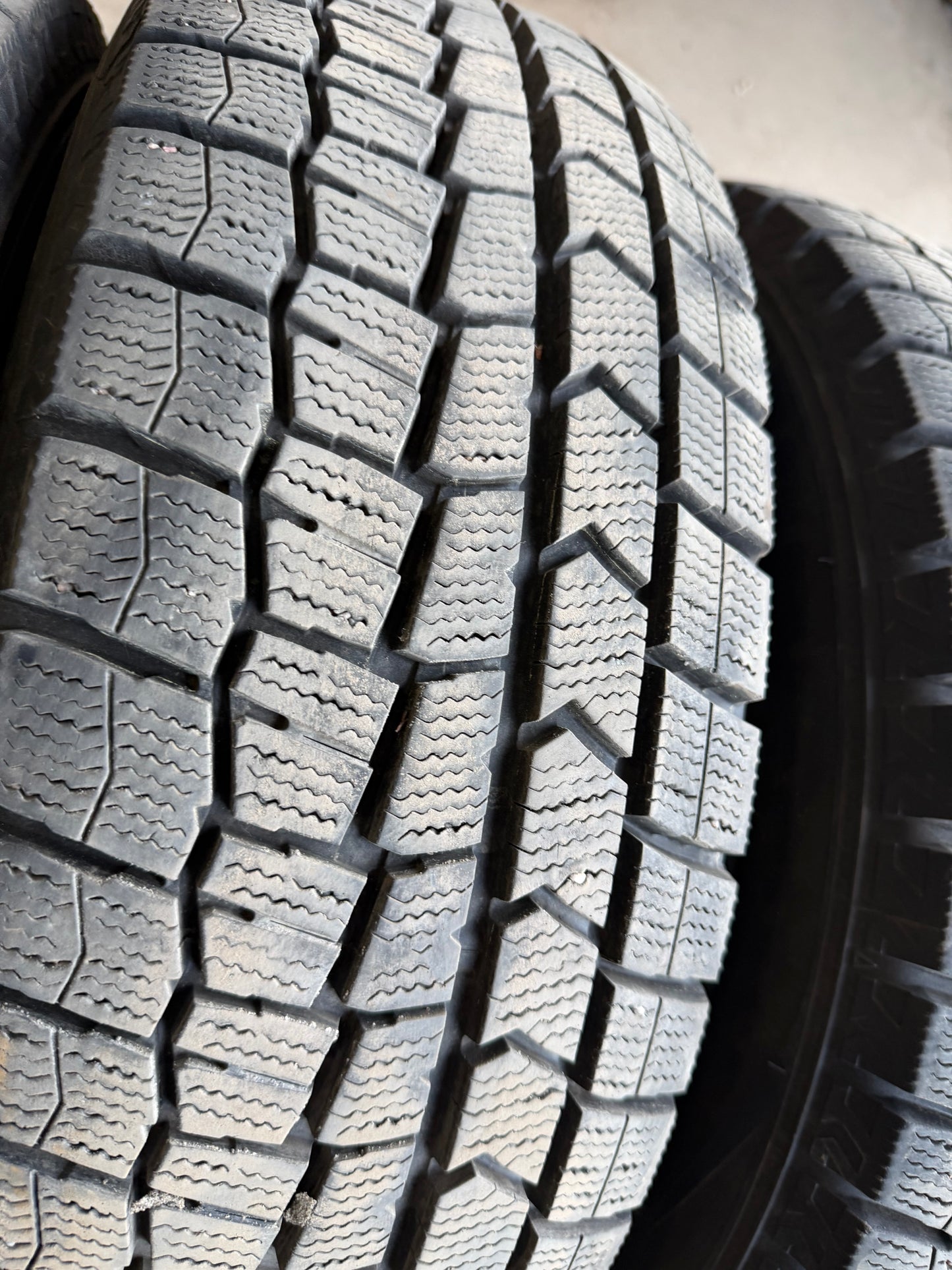 4 pneus d hiver 195/65r15 dunlop a l etat neuf