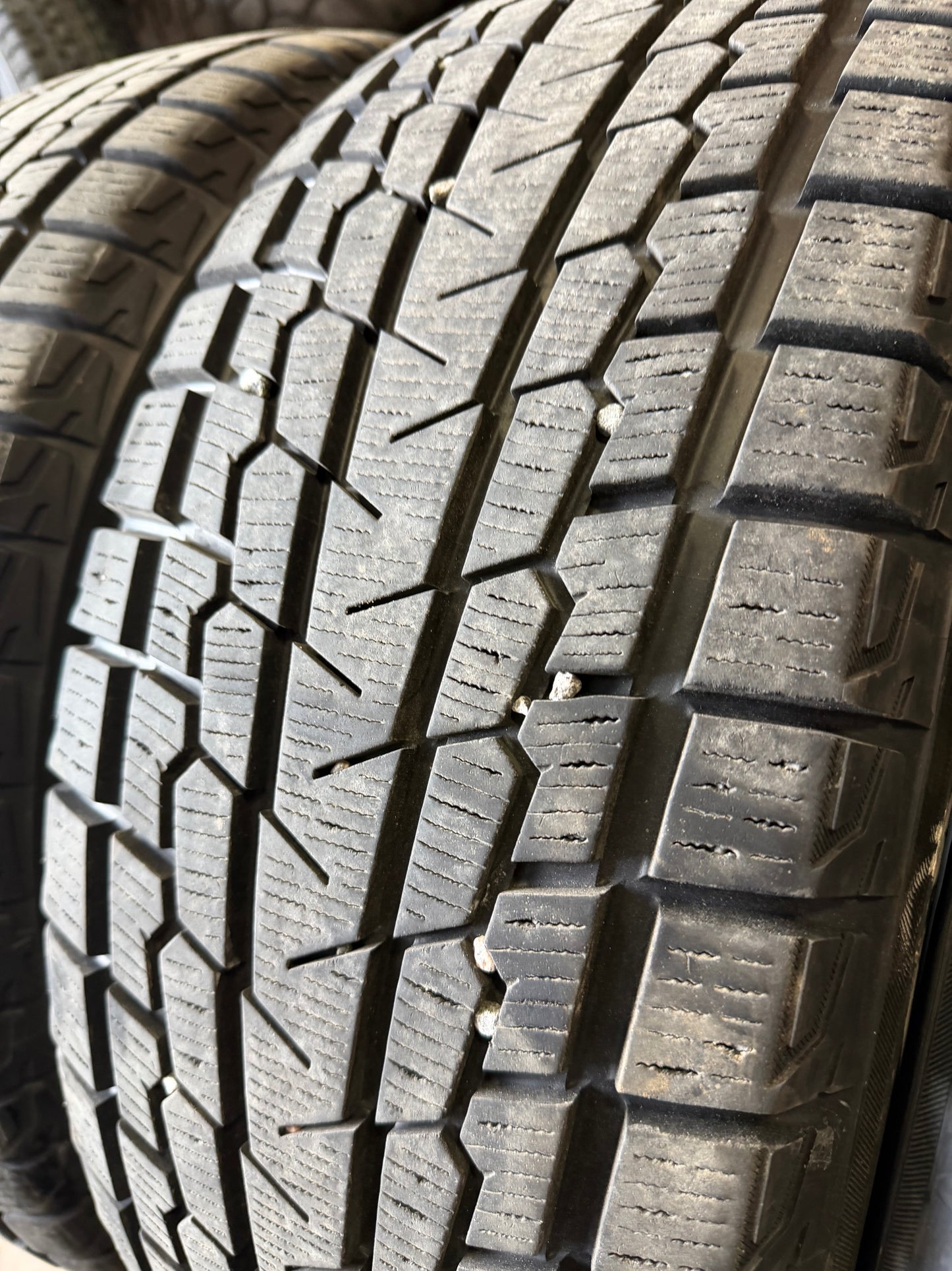 4 pneus d hiver 245/60r18 Yokohama a l état neuf