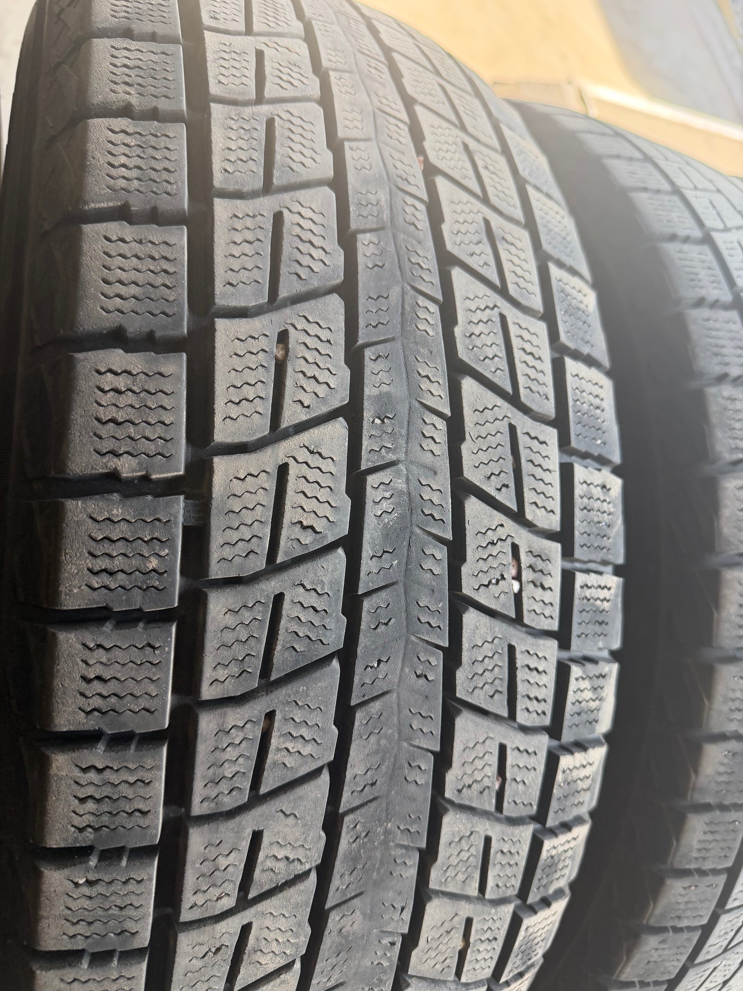 4 pneus d hiver 235/65r17 dunlop en bon état