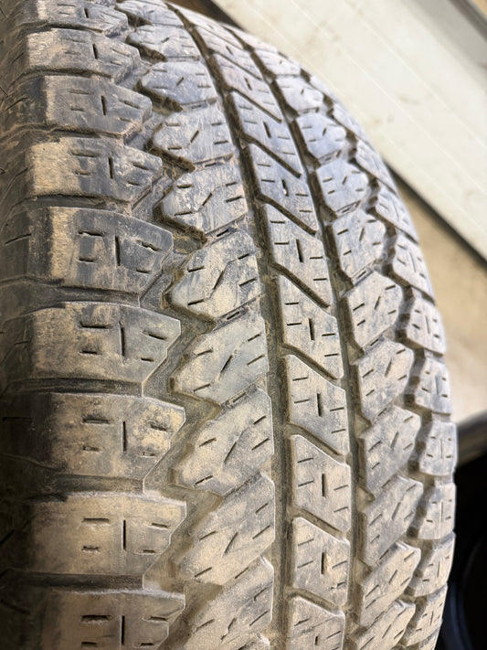 4 pneus d ete 275/60r20 Bridgestone en tres bon etat