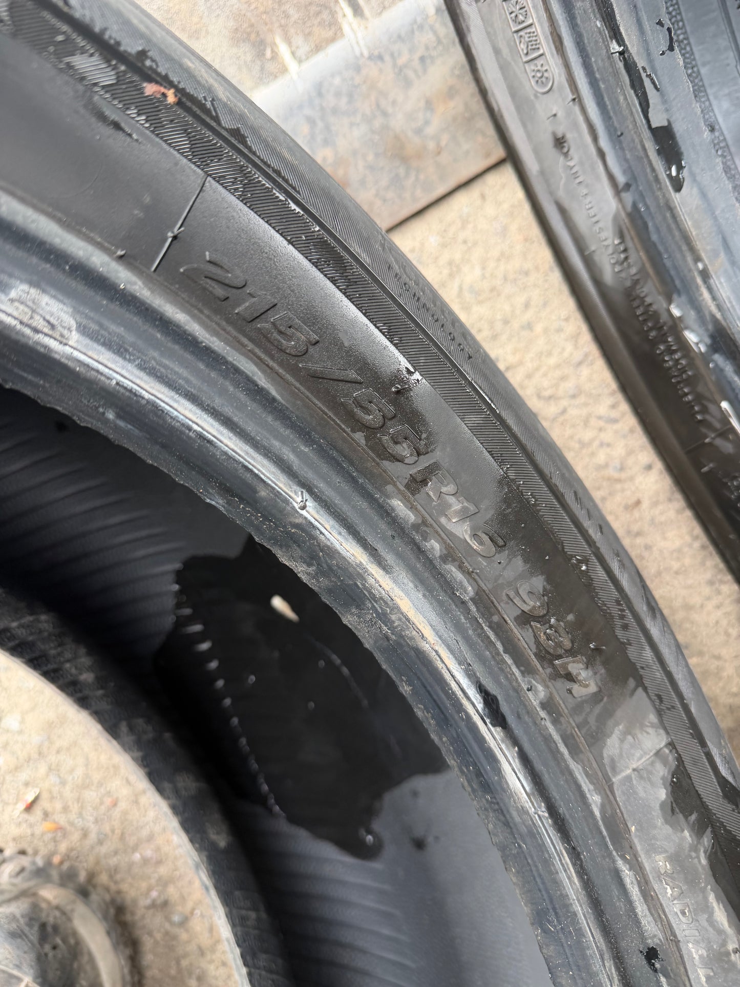 2 pneus d ete 215/55r16 hankook en bon état