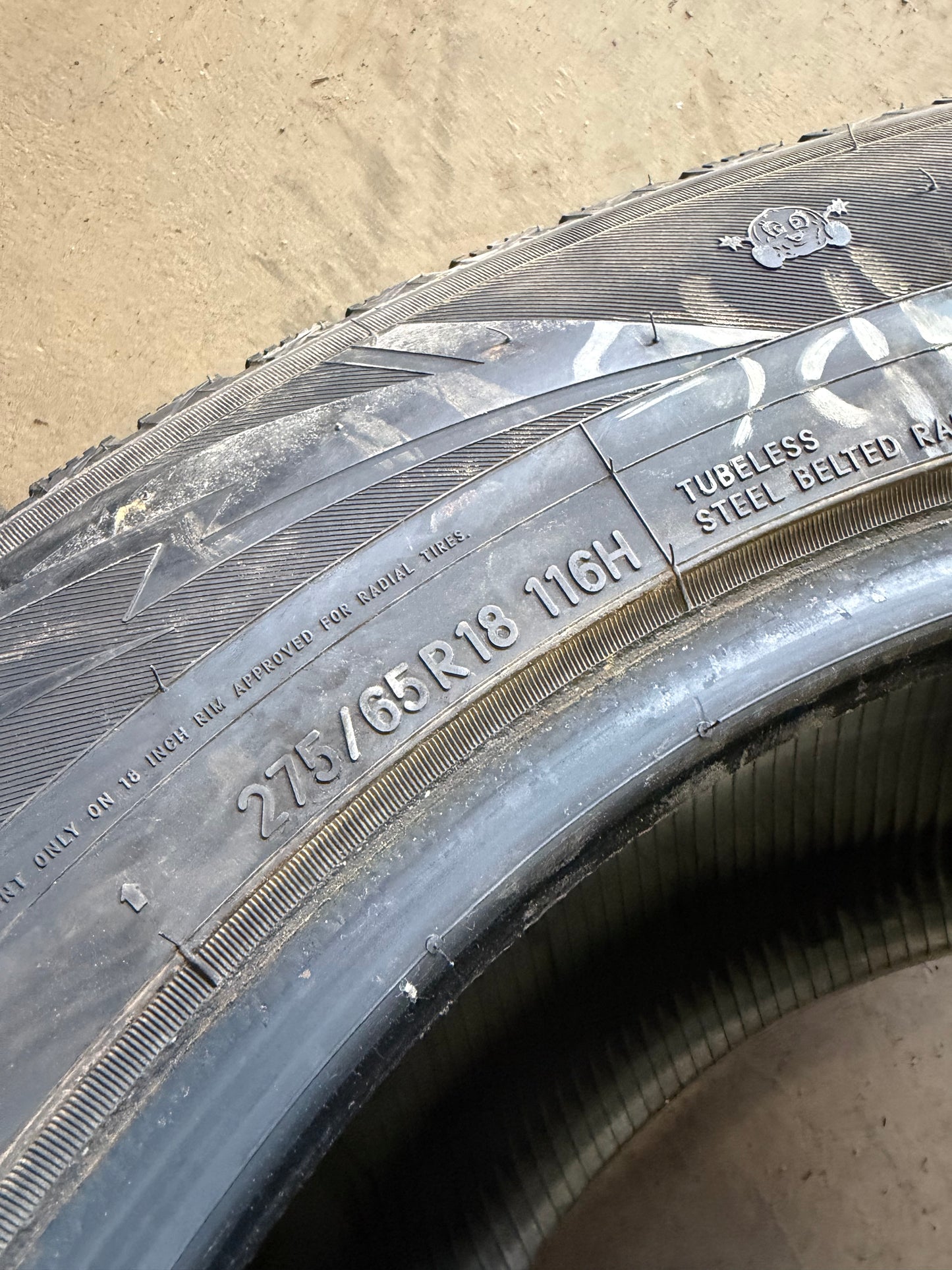 4 pneus d hiver 275/65r18 toyo en bon état
