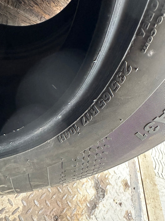 2 pneus d été 235/65r17 kumho en bon état