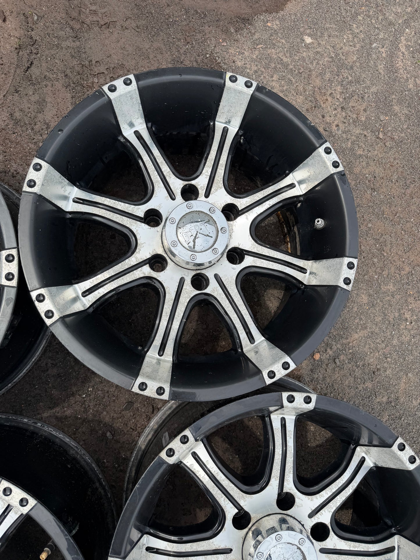 4 mags 17 pouces 6x139.7 en bon état