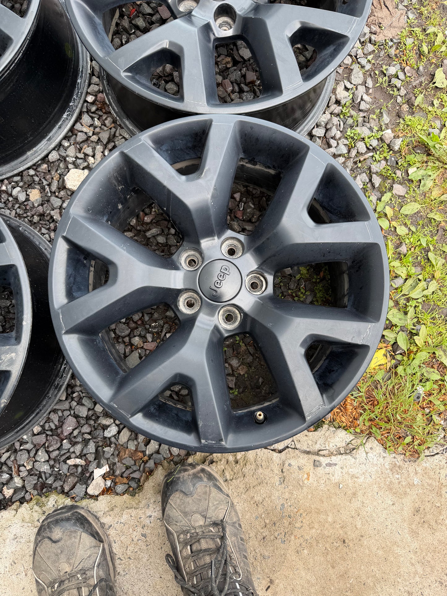 4 mags jeep 17 pouces 5x110 avec valves tpms en très bon état