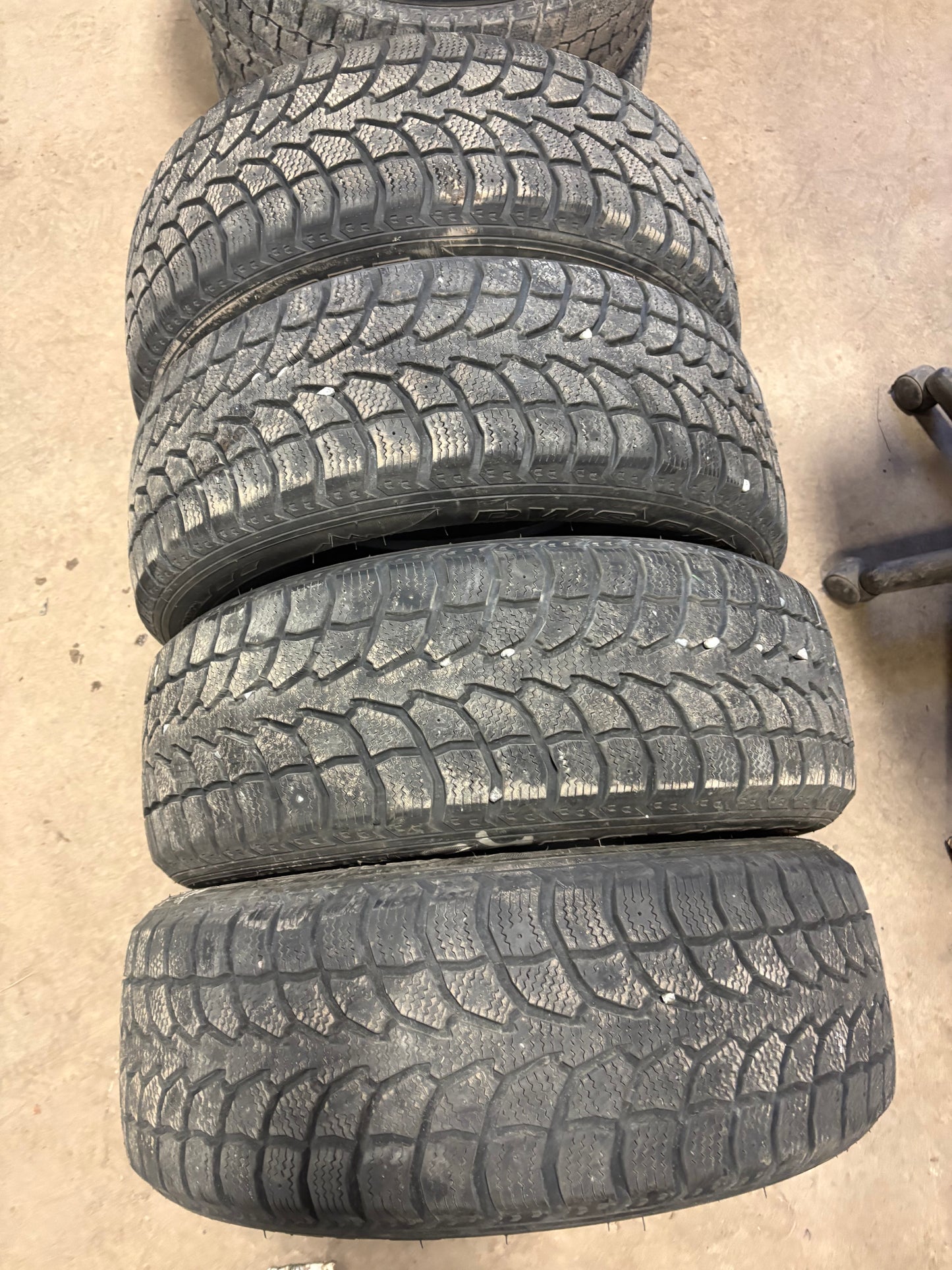 4 pneus d hiver 205/55r16 rovelo a l état neuf