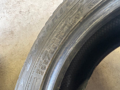 1 pneu d hiver 205/55r16 dunlop en tres bon état