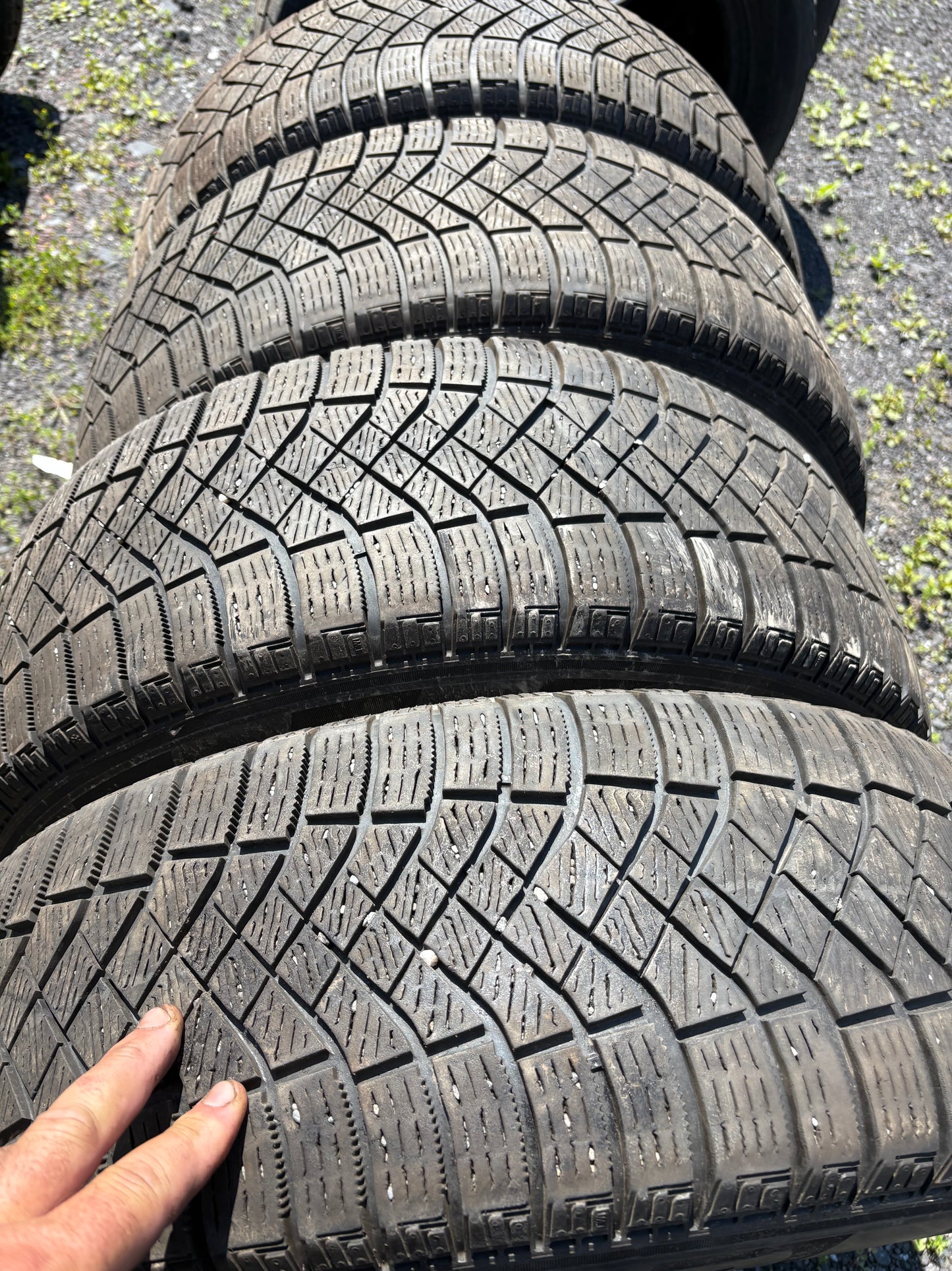 4 pneus d hiver 215/65r16 pirelli en bon etat