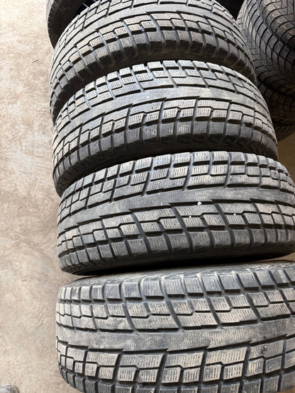 4 pneus d hiver 265/70r17 Yokohama a l etat neuf