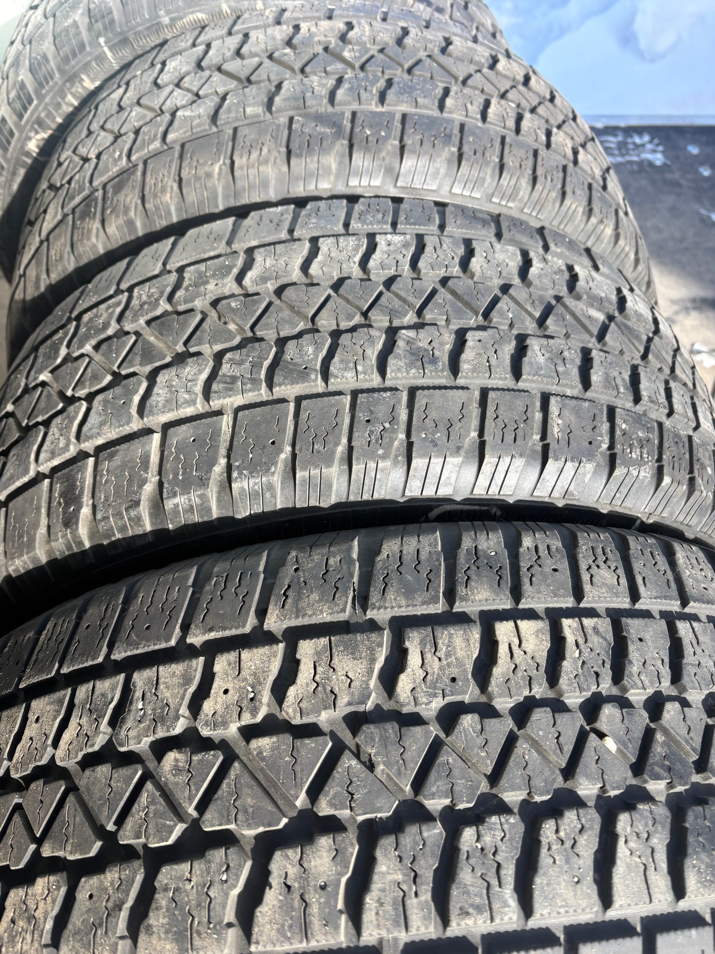 4 pneus d hiver 215/55r16 arctic claw