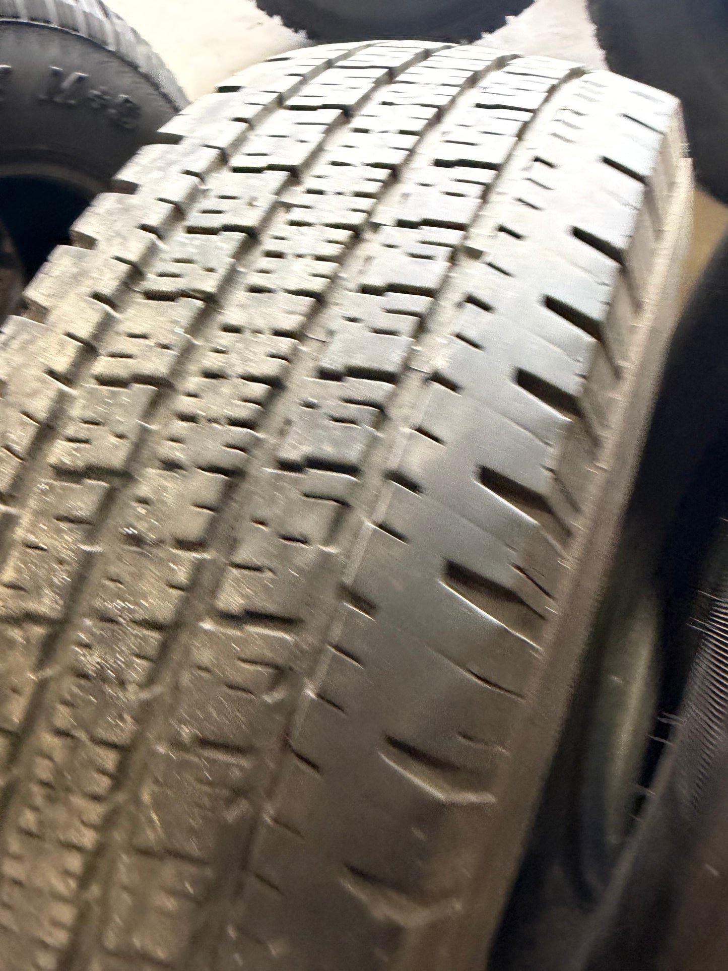 2 pneus d ete lt 245/75r16 hankook 10 plies en bon etat