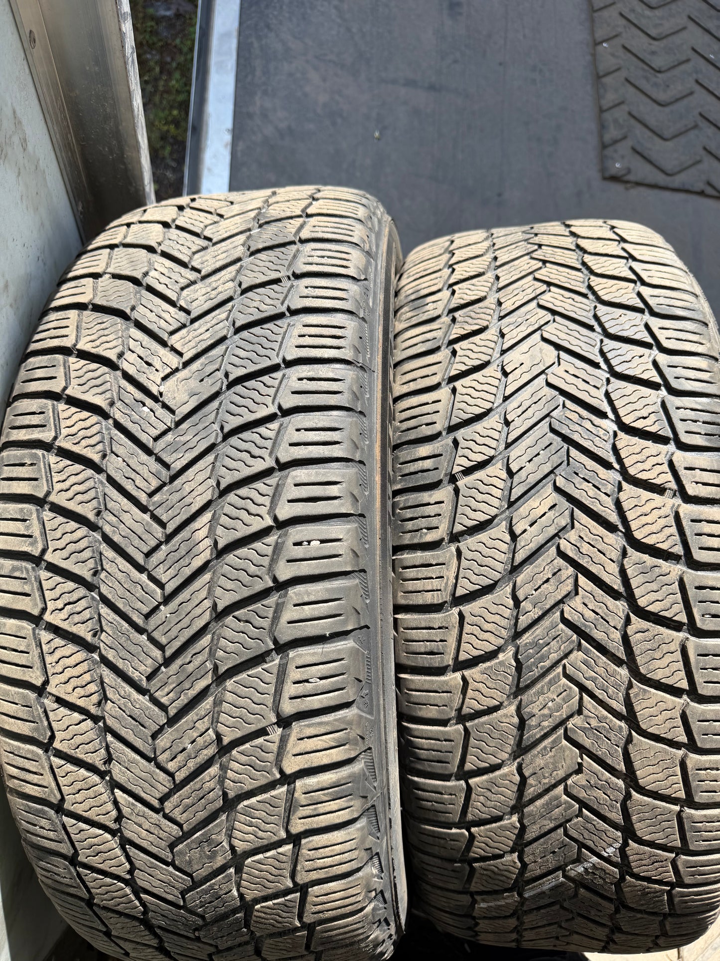2 pneus d hiver 215/55r17 michelin
