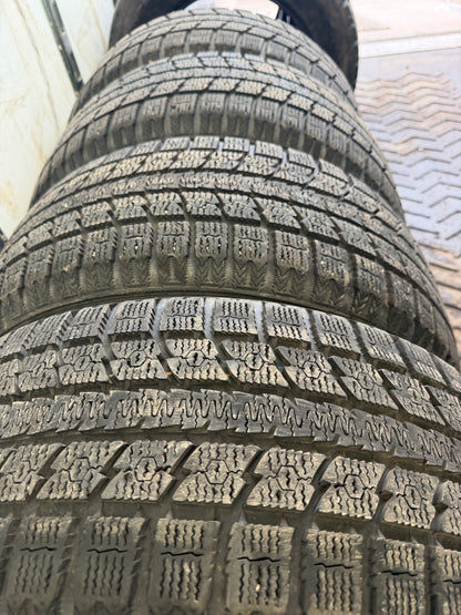 4 pneus d hiver 225/50r17 toyo a l etat neuf