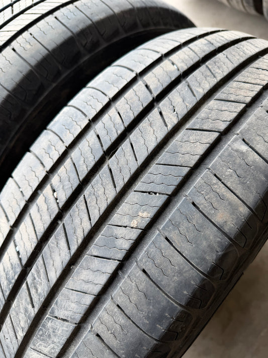 2 pneus d ete 225/65r17 Michelin en bon état
