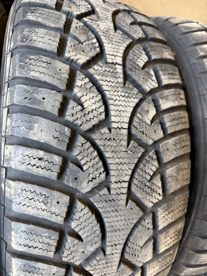 4 pneus d hiver 215/60r16 point s en bon état