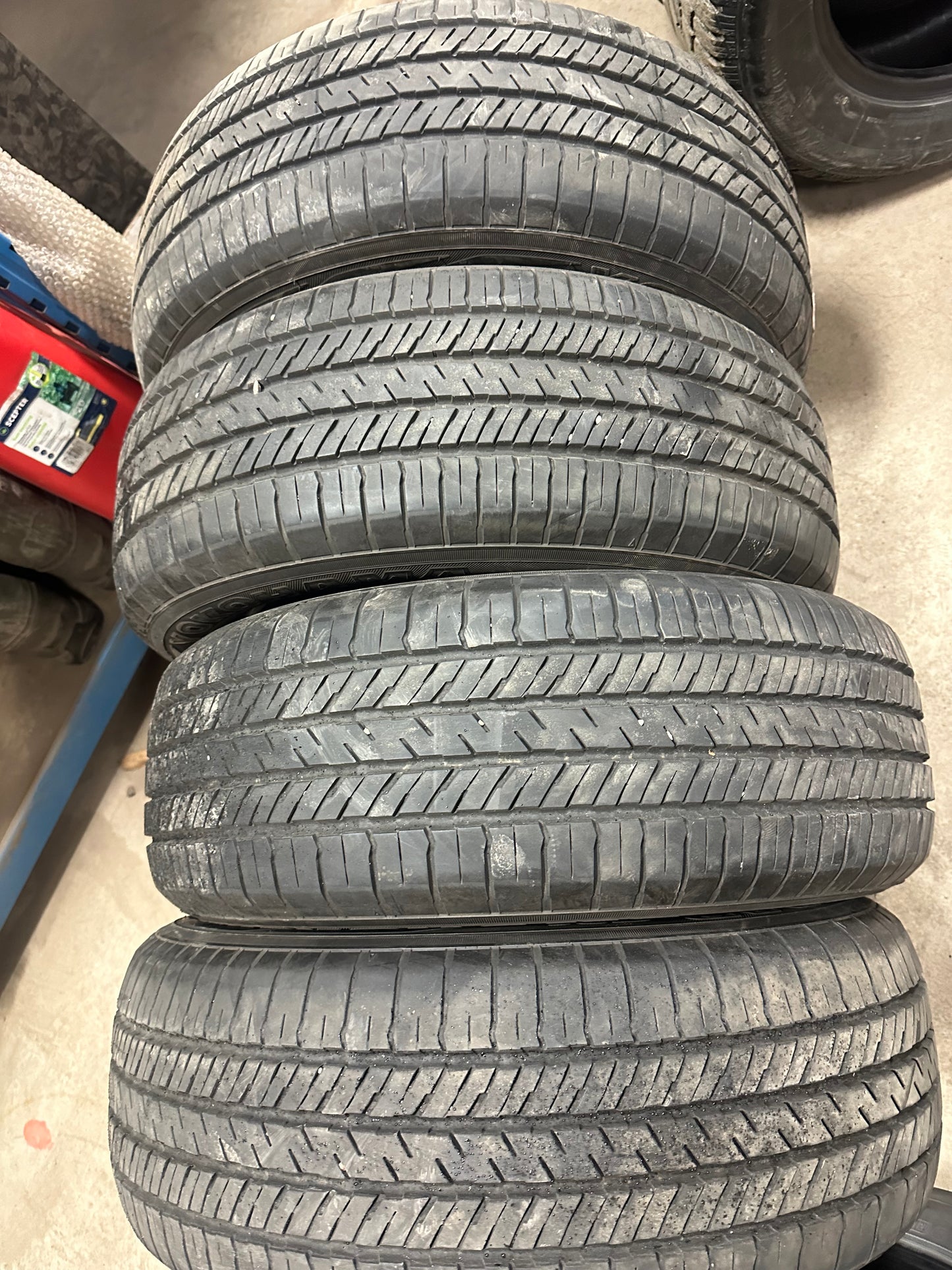 4 pneus d ete 225/60r17 Yokohama en tres bon etat