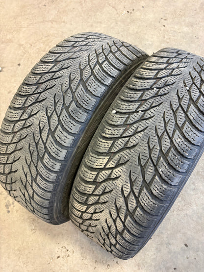 2 pneus d hiver 205/60r16 nokian