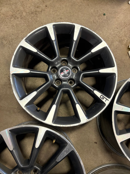 4 mags 19 pouces ford mustang 5x114.3 en tres bonne etat