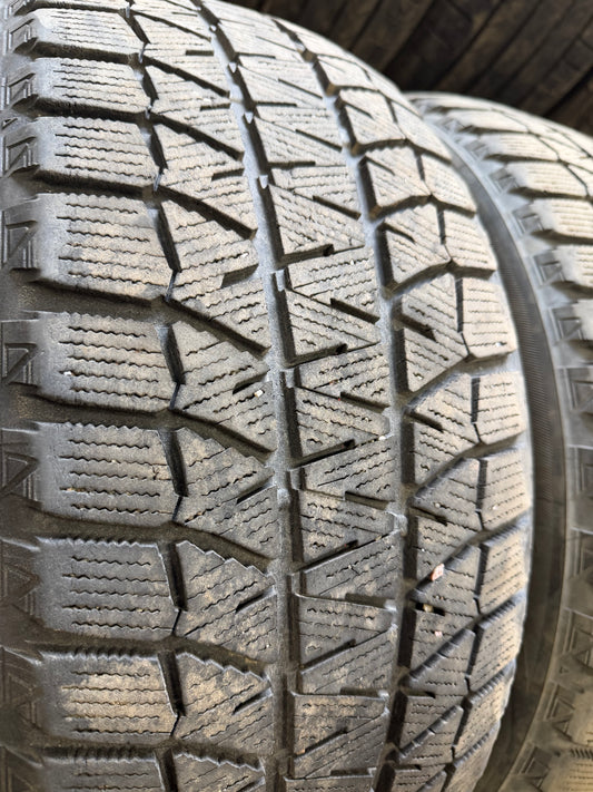 4 pneus d hiver 215/50r17 Bridgestone en bon etat