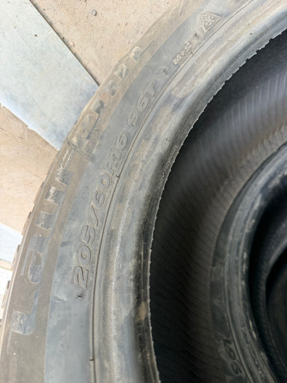 4 pneus d hiver 205/60r16 laufenn en bon état