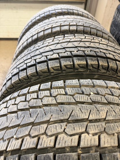 4 pneus d hiver 215/70r16 Yokohama a l etat neuf