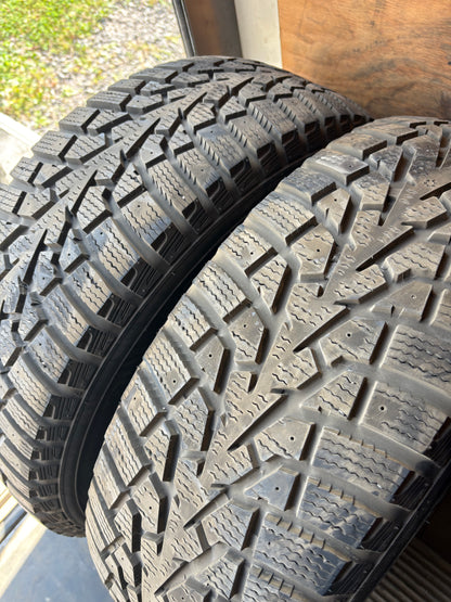 2 pneus d hiver 225/60r16 maxxis a l état neuf