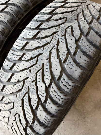 2 pneus d hiver 195/65r15 nokian en bon état