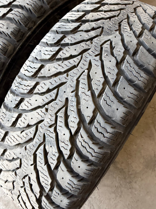 2 pneus d hiver 195/65r15 nokian en bon état