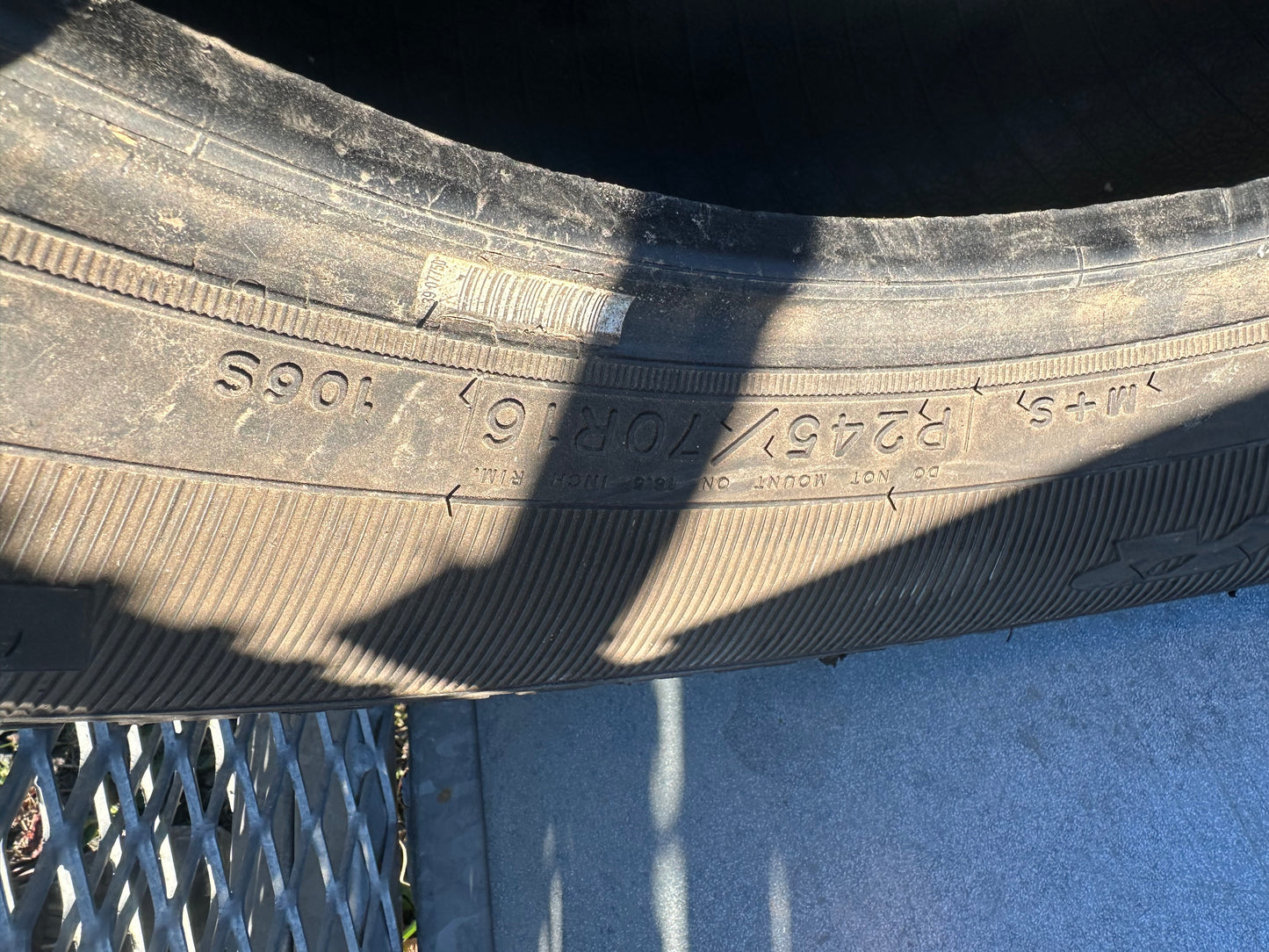 4 pneus d ete 245/70r16 good year a l etat neufs