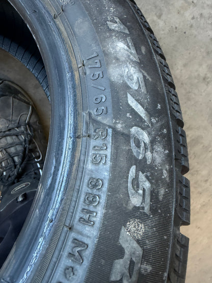 4 pneus d hiver 175/65r15 pirelli en bon état