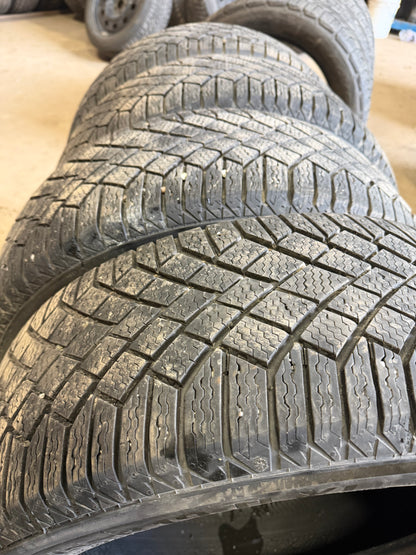 4 pneus d hiver 235/55r19 continental en tres bon etat