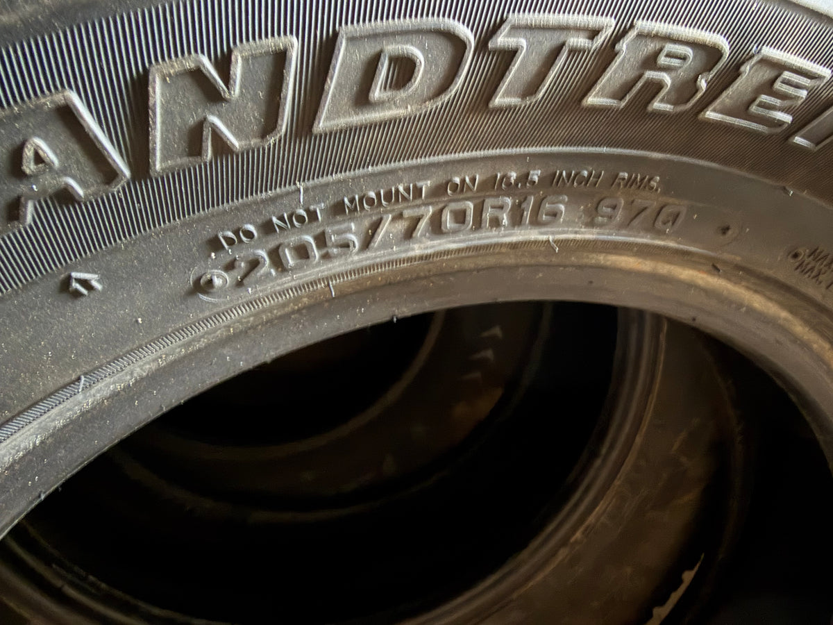 1 pneu d hiver 205/70r16 dunlop en bon état
