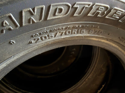 1 pneu d hiver 205/70r16 dunlop en bon état